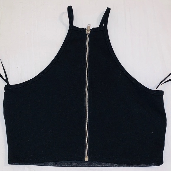 4/$25♦️ FOREVER 21 Faux Leather High Neck Crop Top - Picture 3 of 3